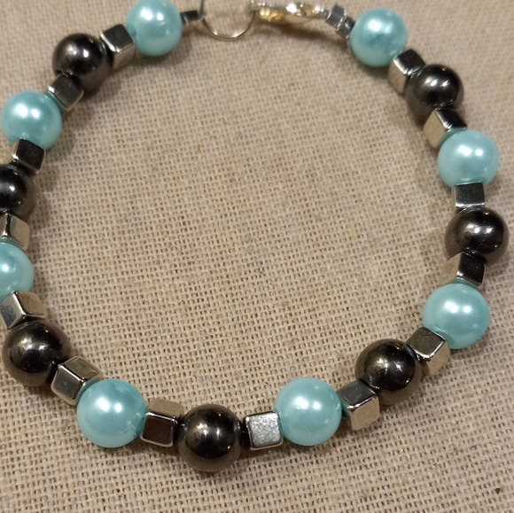 $5 Clearance Bracelet - Picture 1 of 1